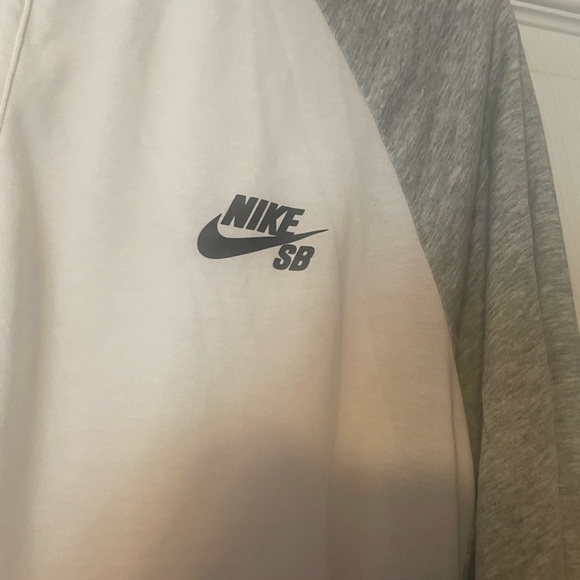 Nike Skateboarding Jersey - Picture 2 of 7